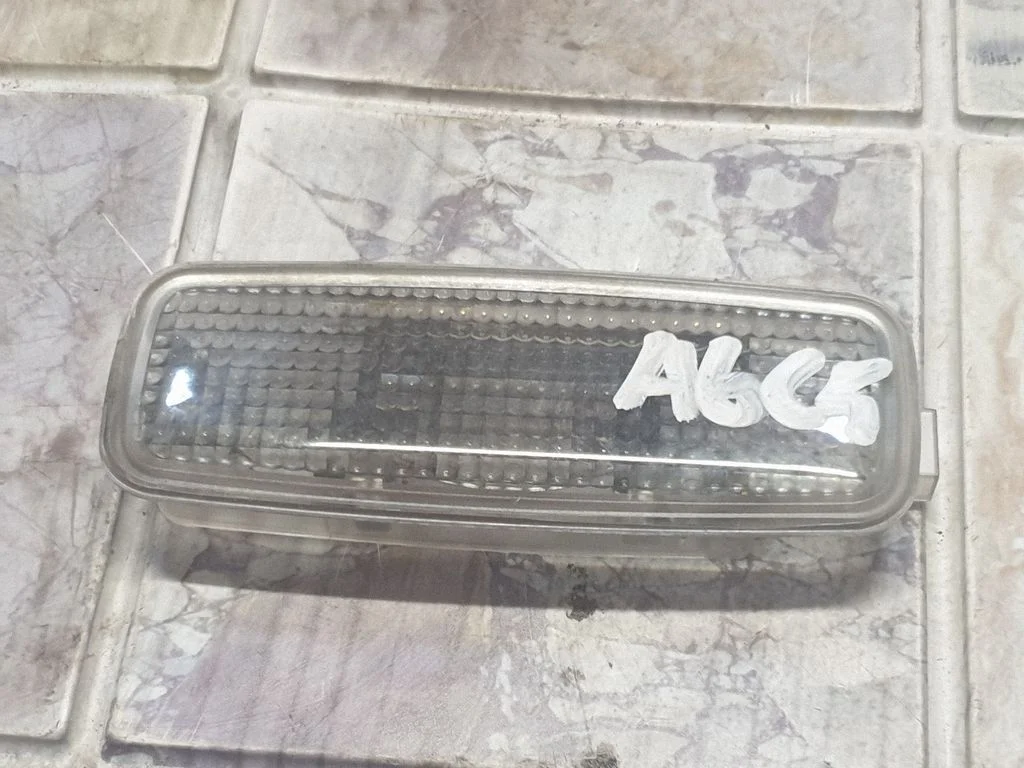 Esiukse valgustustuli (sees) – Audi A6 Allroad C5 (1999-2005)