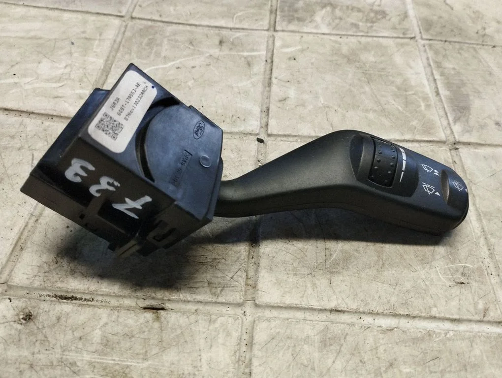 Logu tīrītāju svira 6G9T17A553AE