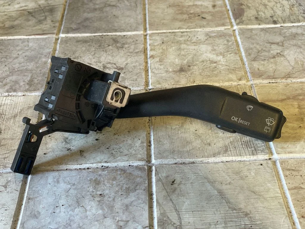 Wiper control stalk – Skoda Octavia Mk2 (1Z) (2004-2013)