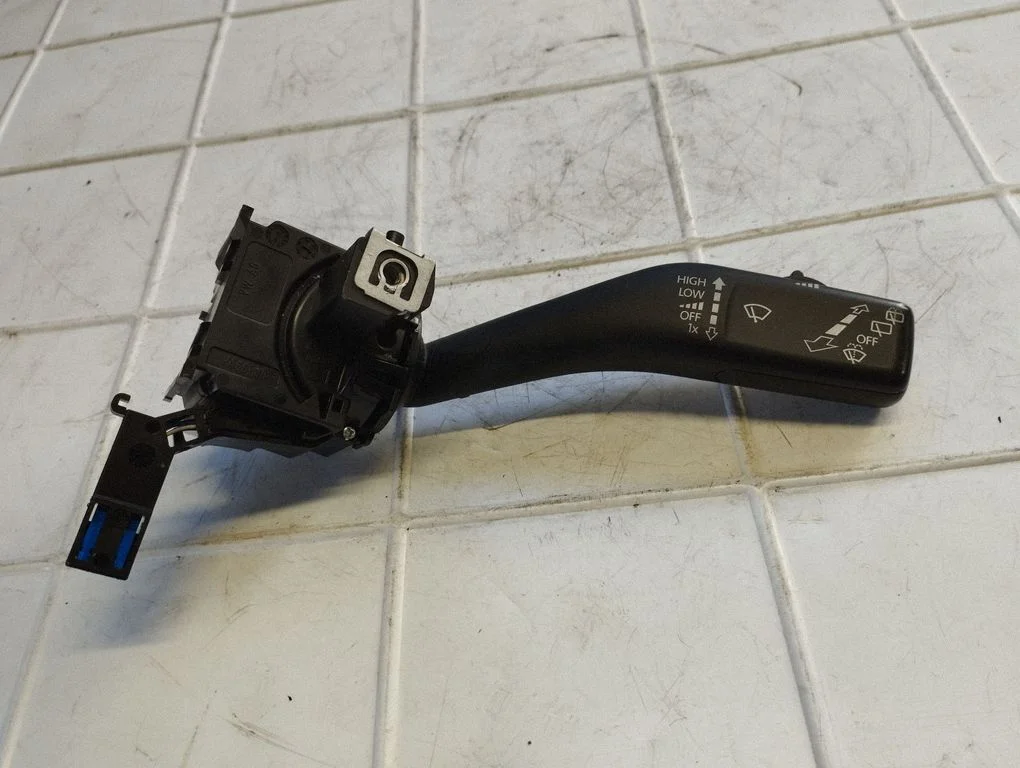 Wiper control stalk – Volkswagen Tiguan (2007-2016)
