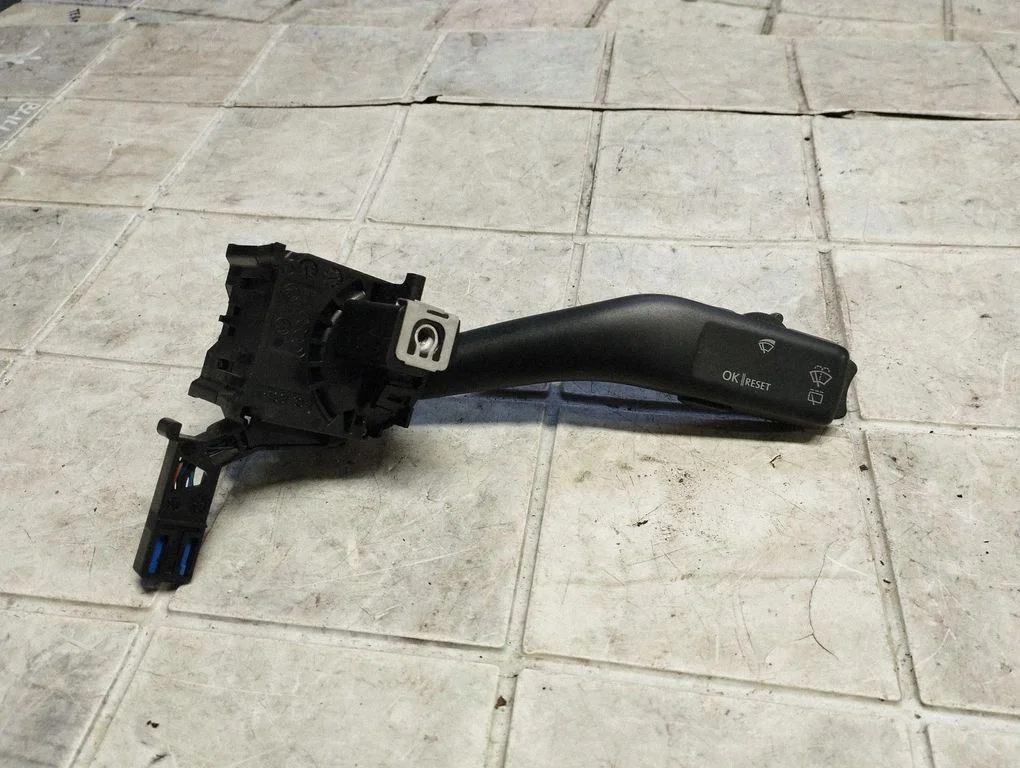 Wiper control stalk – Skoda Octavia Mk2 (1Z) (2004-2013)