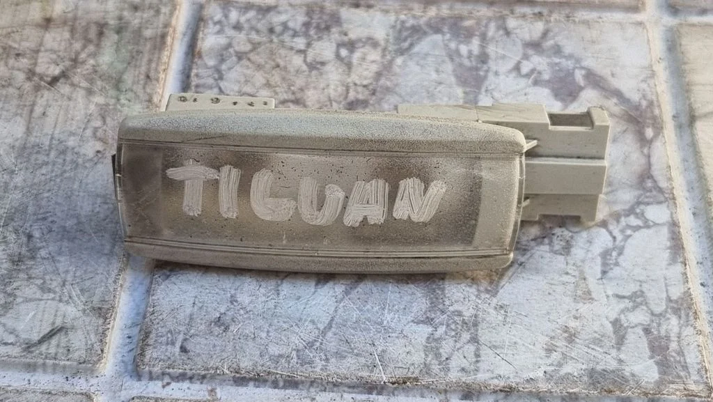 Esiukse valgustustuli (sees) – Volkswagen Tiguan (2007-2016)