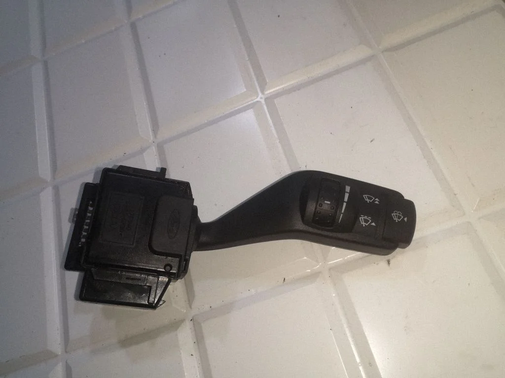 Klaasipuhastite hoob – Ford Focus C-MAX (2003-2010)