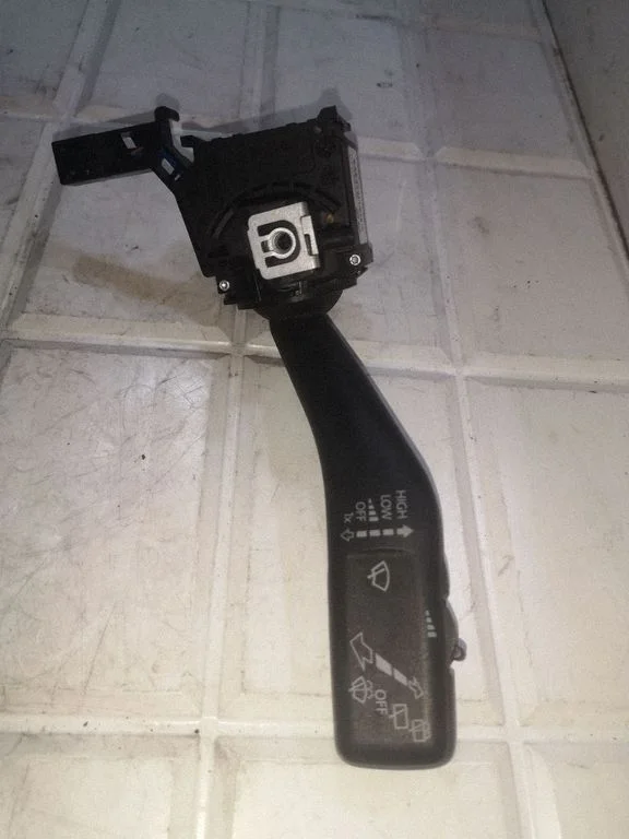 Wiper control stalk – Volkswagen Golf Plus (2005-2013)