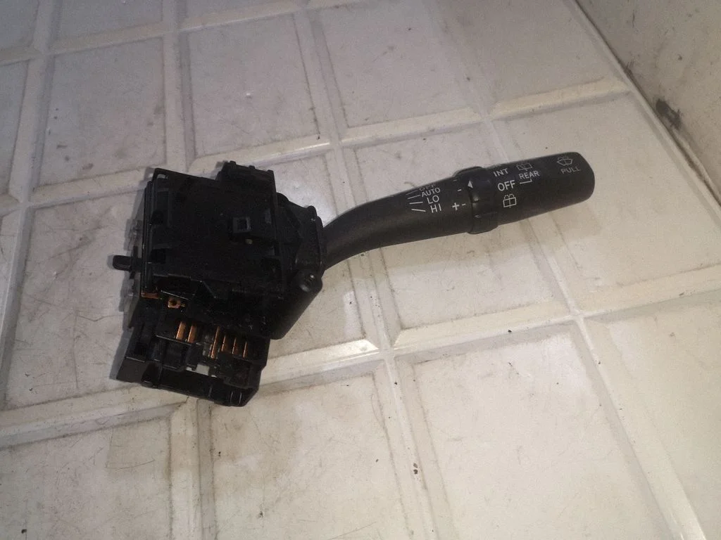 Wiper control stalk – Toyota Corolla Verso E121 (2004-2007)