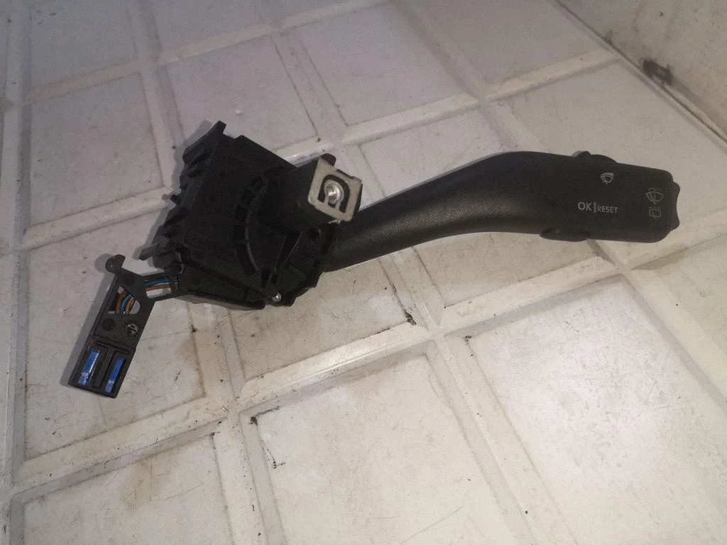 Wiper control stalk – Skoda Octavia Mk2 (1Z) (2004-2013)