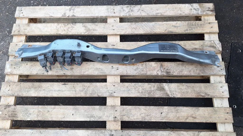 Top upper radiator support slam panel – Chrysler Voyager (2004-2007)