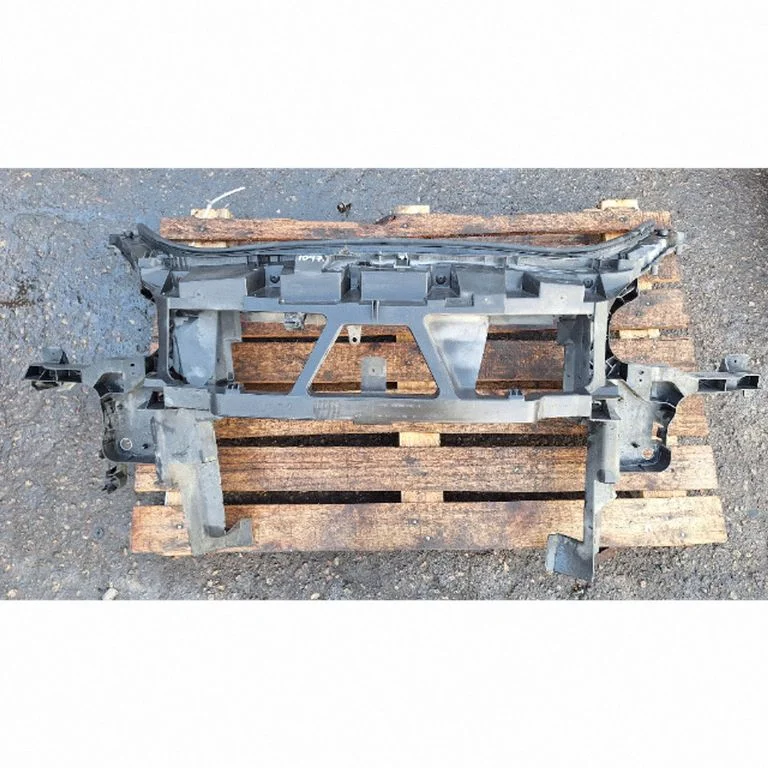 Radiatoru paneļa augšējā daļa 8200140174