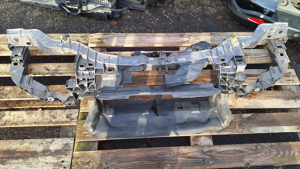 Radiatoru paneļa augšējā daļa BM518B041B
