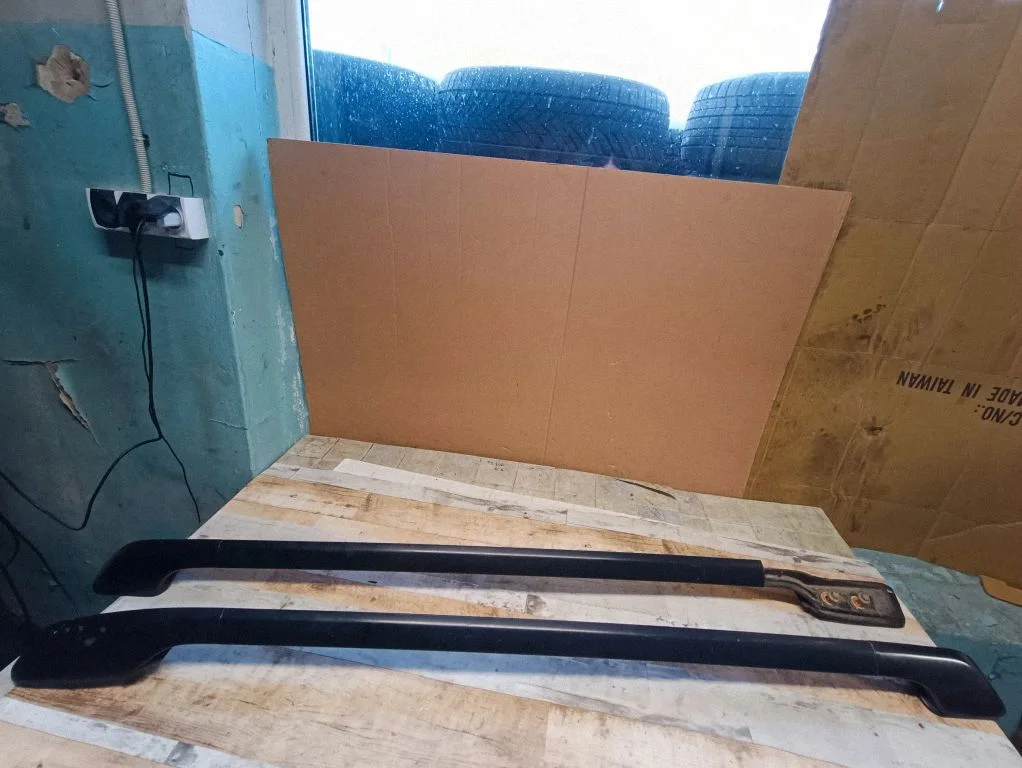 Roof bar rail