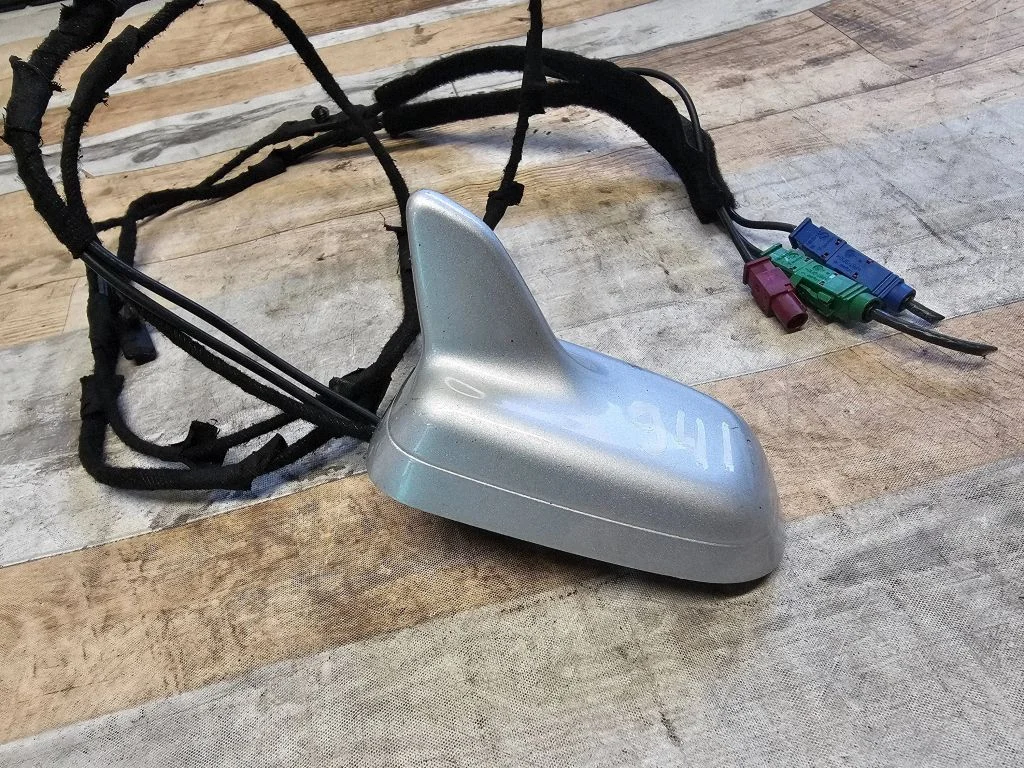 Aerial GPS antenna 8T0035503K