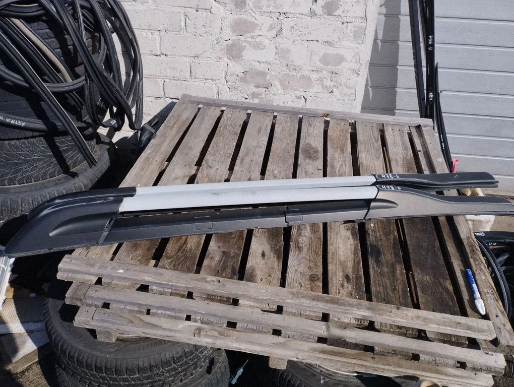 Roof bar rail
