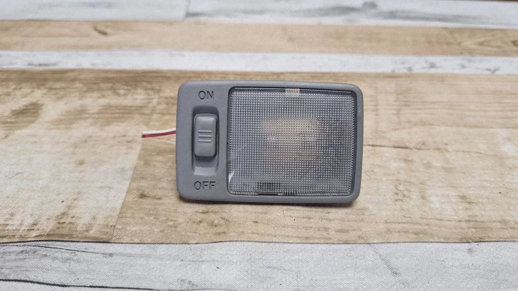 Other interior light – Toyota Prius (NHW20) (2003-2009)