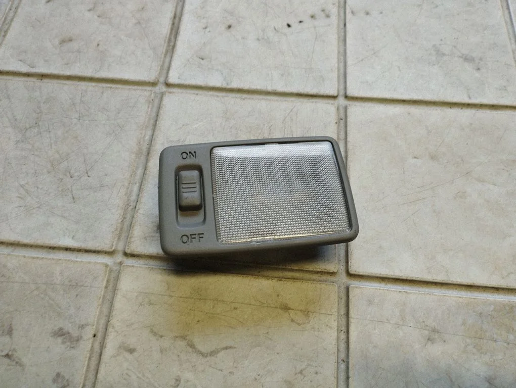 Other interior light – Toyota Prius (XW20) (2003-2009)