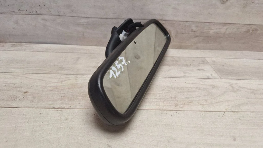 Rear view mirror (interior) E4012117