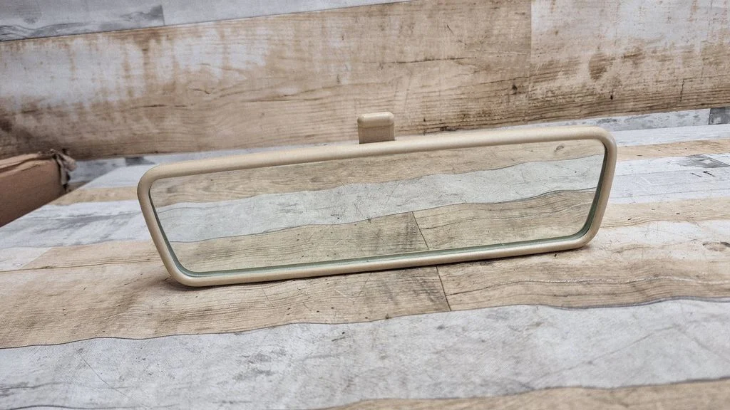 Rear view mirror (interior) E9014022