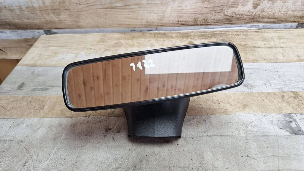 Rear view mirror (interior) 00708