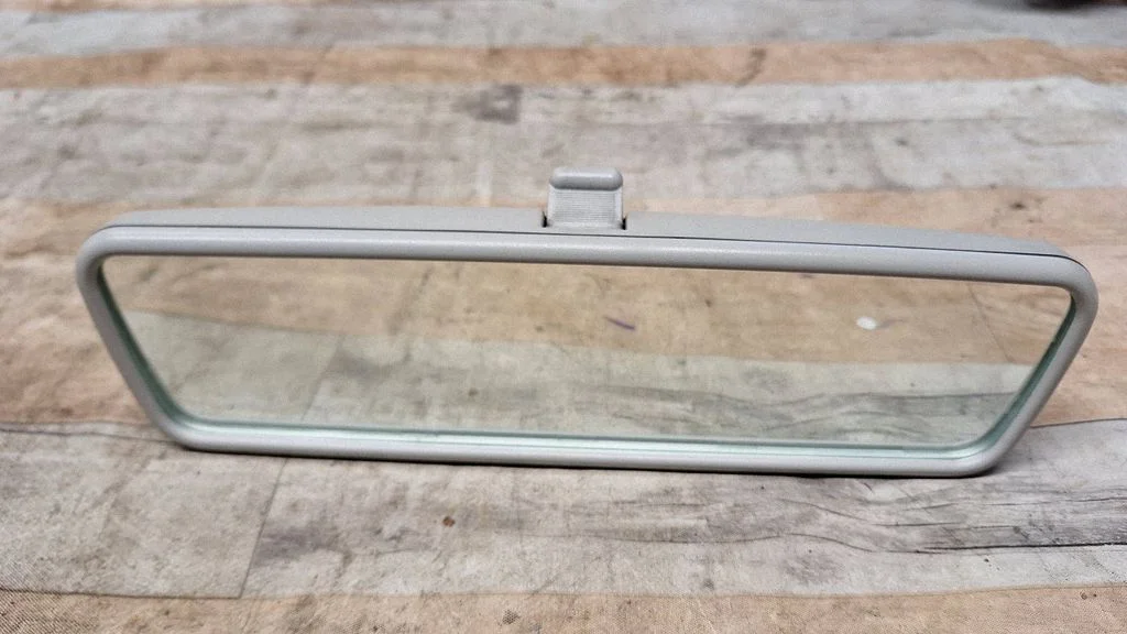 Rear view mirror (interior) E9014022