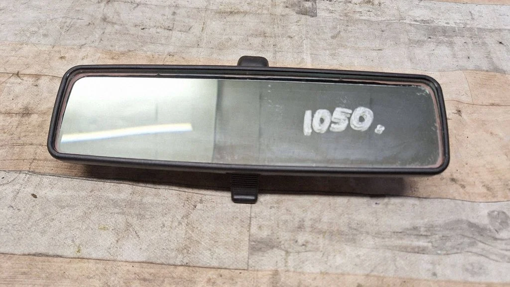 Rear view mirror (interior) E30154946