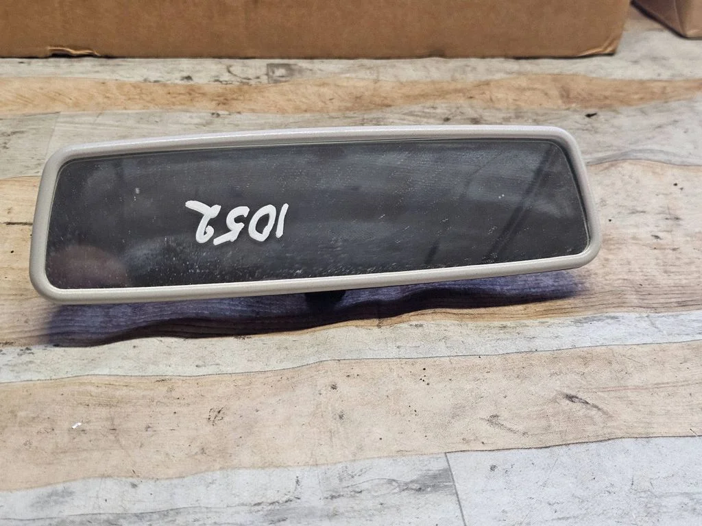 Rear view mirror (interior) E9014026