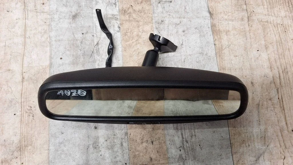 Rear view mirror (interior) – Toyota Corolla Verso AR10 (2004-2009)