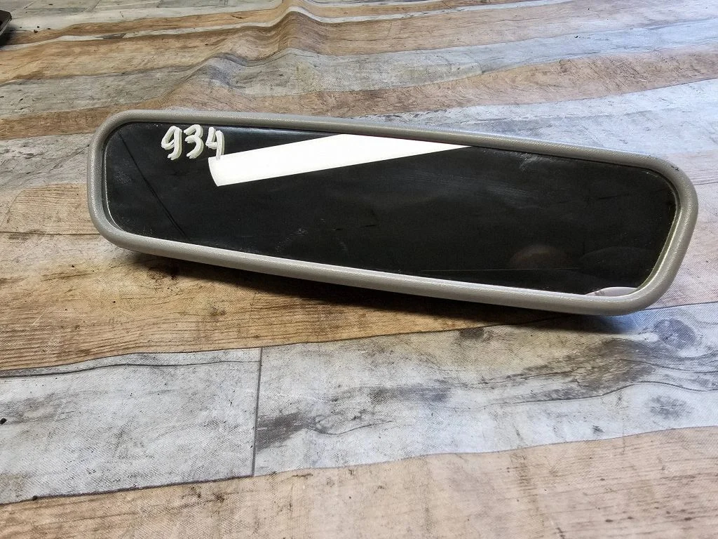 Rear view mirror (interior) E1010590