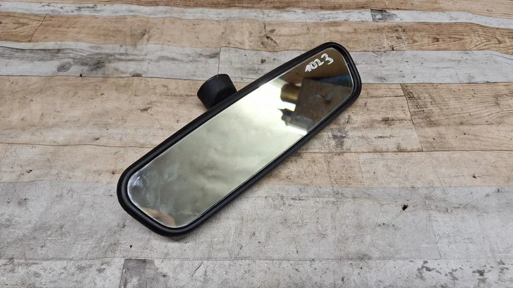 Rear view mirror (interior) 010590