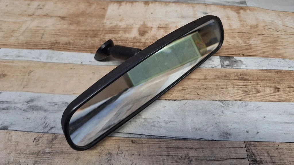 Rear view mirror (interior)