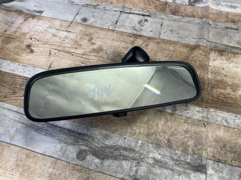 Rear view mirror (interior) 022143