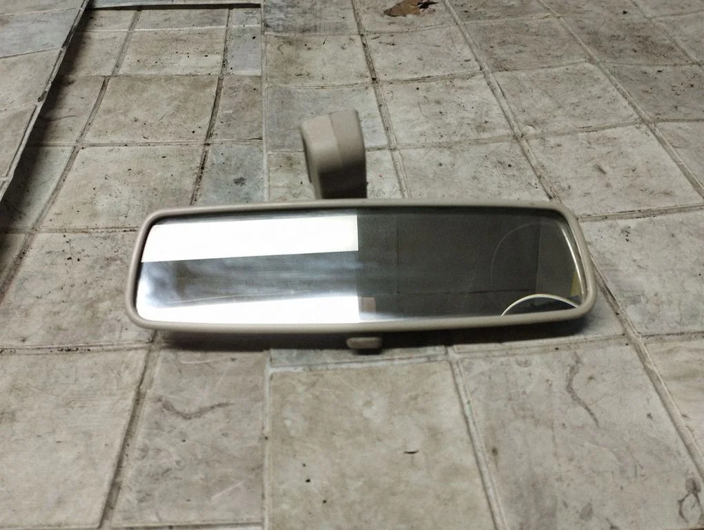 Rear view mirror (interior) 014310