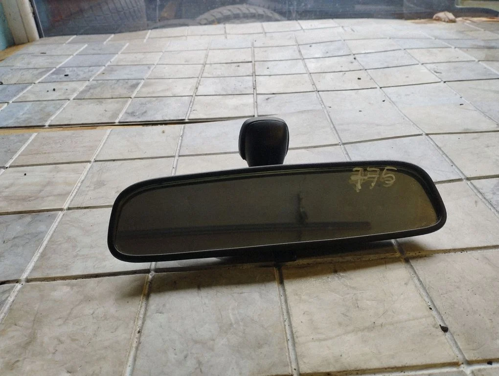 Rear view mirror (interior) 022143
