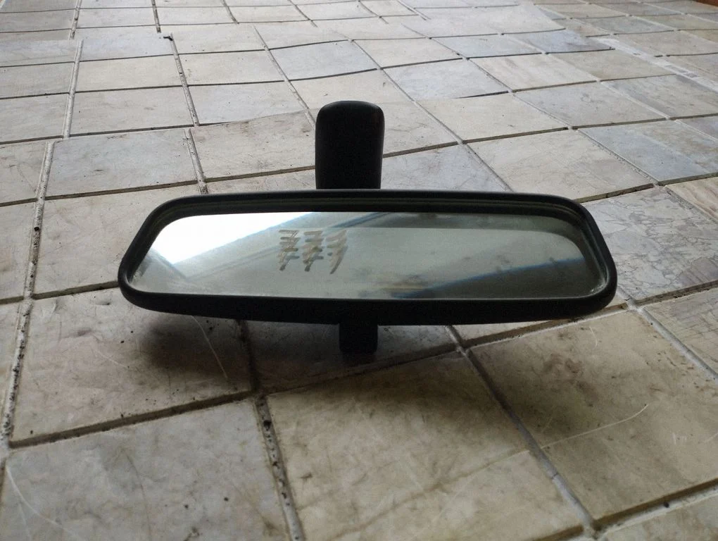 Rear view mirror (interior) 012141