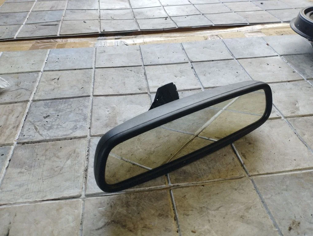 Rear view mirror (interior) 015624