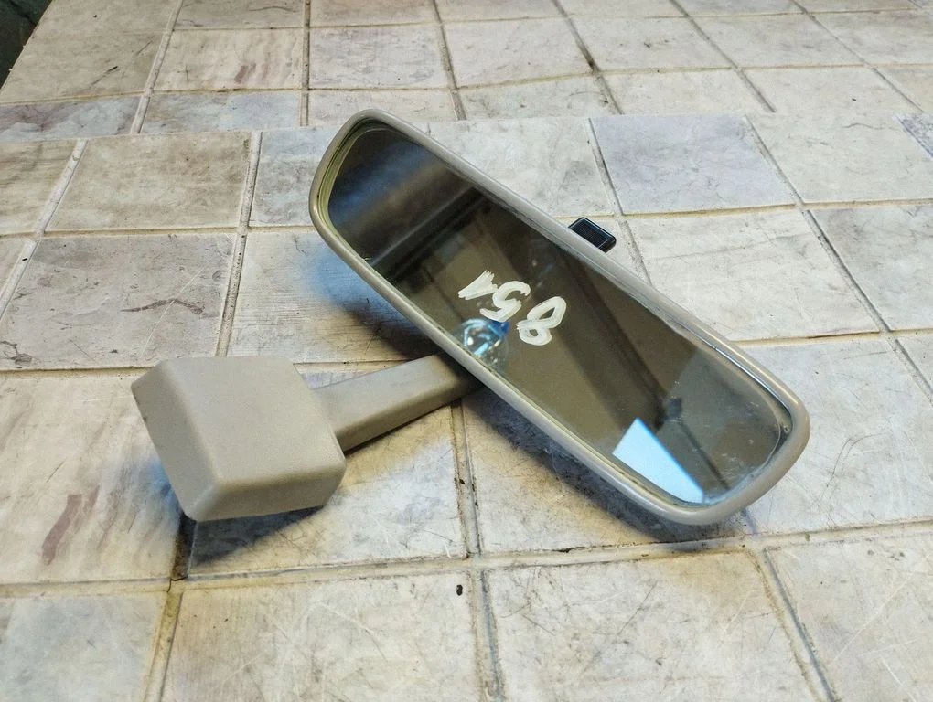 Rear view mirror (interior) – Toyota Corolla Verso E121 (2001-2004)