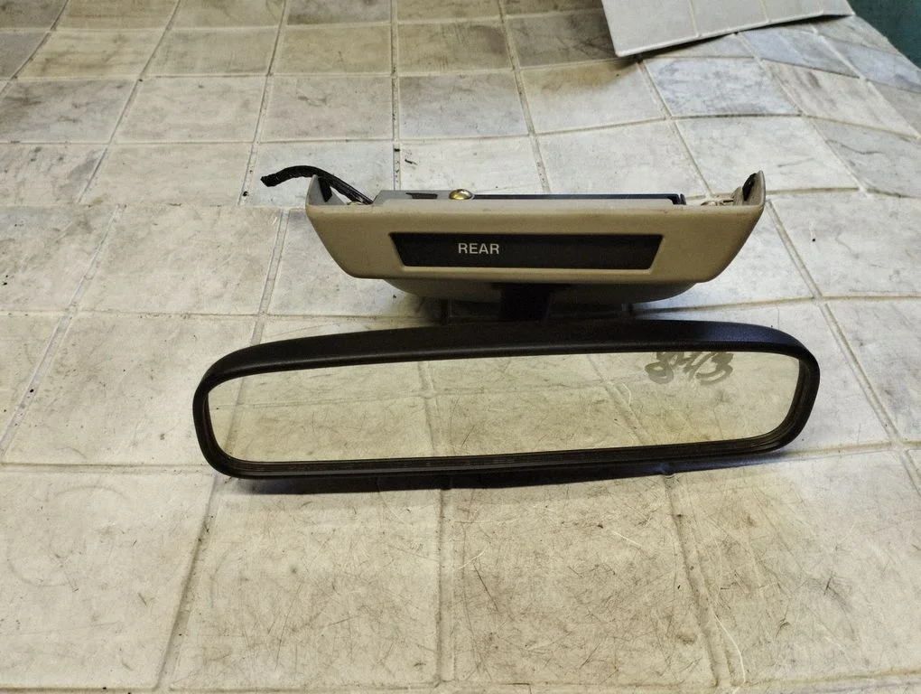 Rear view mirror (interior) 012197