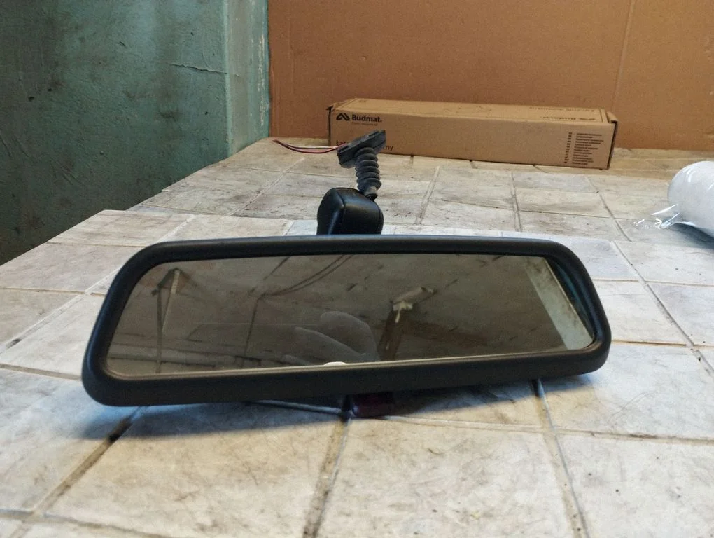 Rear view mirror (interior) 010458