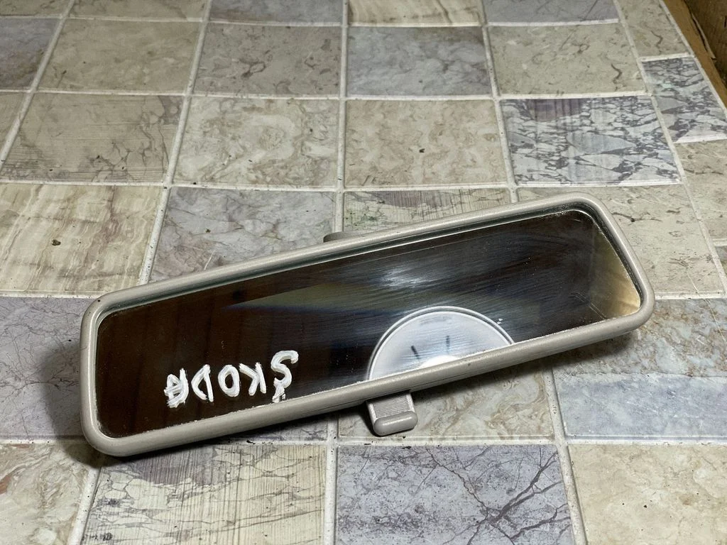 Rear view mirror (interior) 014022