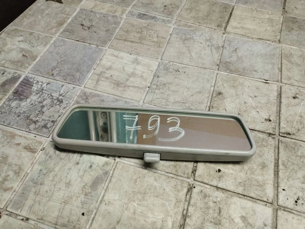 Rear view mirror (interior) 014022