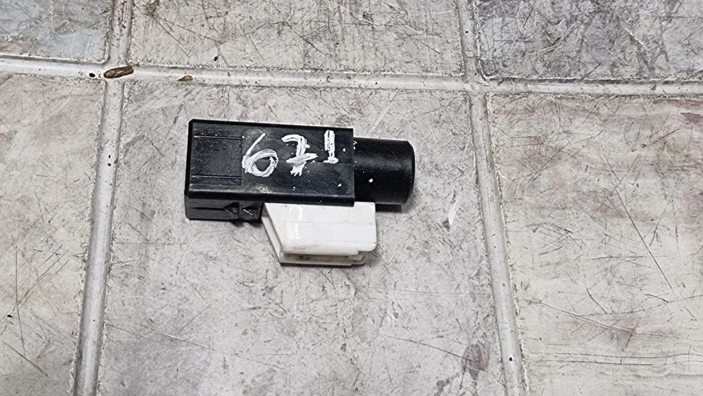 Czujnik temperatury wnętrza K7570CB82