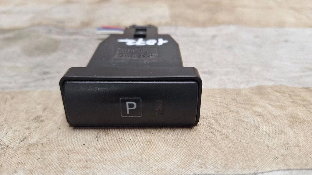 Hand parking brake switch – Toyota Prius (NHW20) (2003-2009)