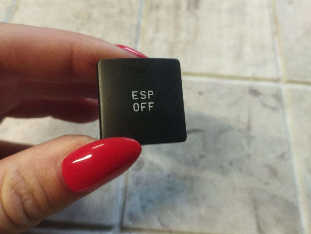 ESP (stabiilsussüsteemi) lüliti 96420049XT