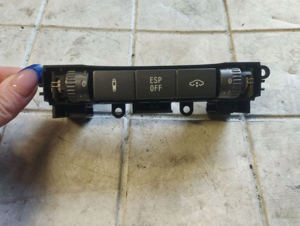 ESP (stabiilsussüsteemi) lüliti 3D0959676J