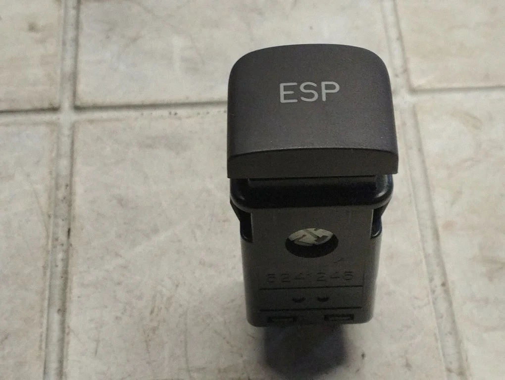 ESP (stabilitātes sistēmas) slēdzis – Saab 9-5 (1998-2005)