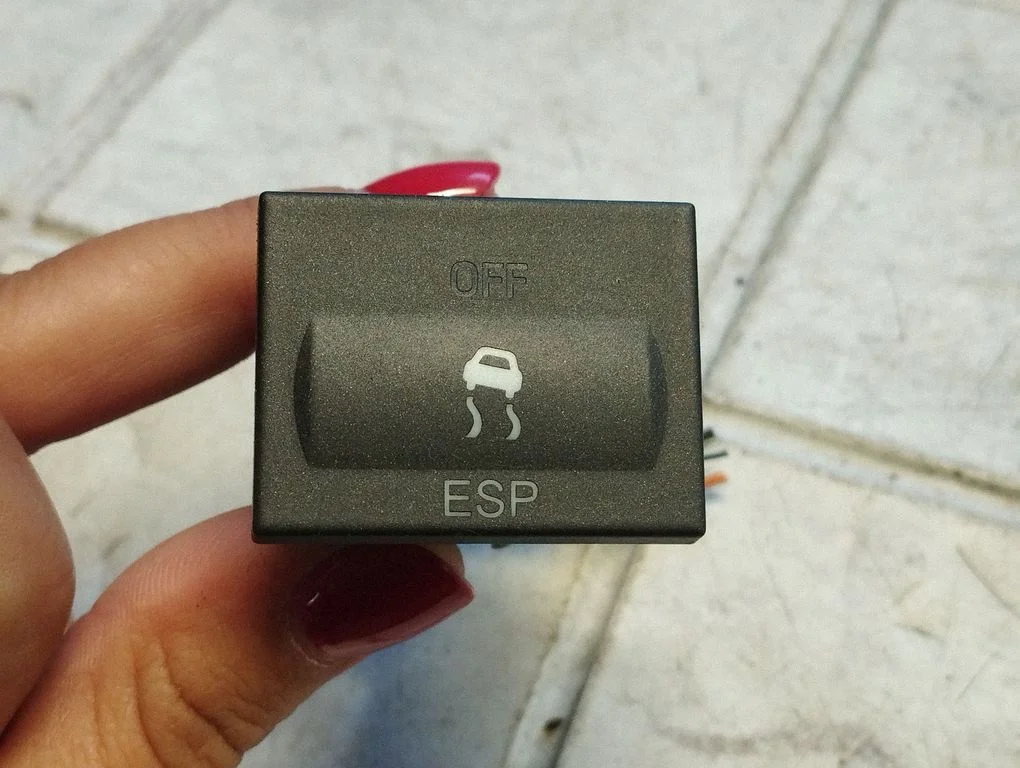 ESP (stability program) switch 3M5T2C418BE