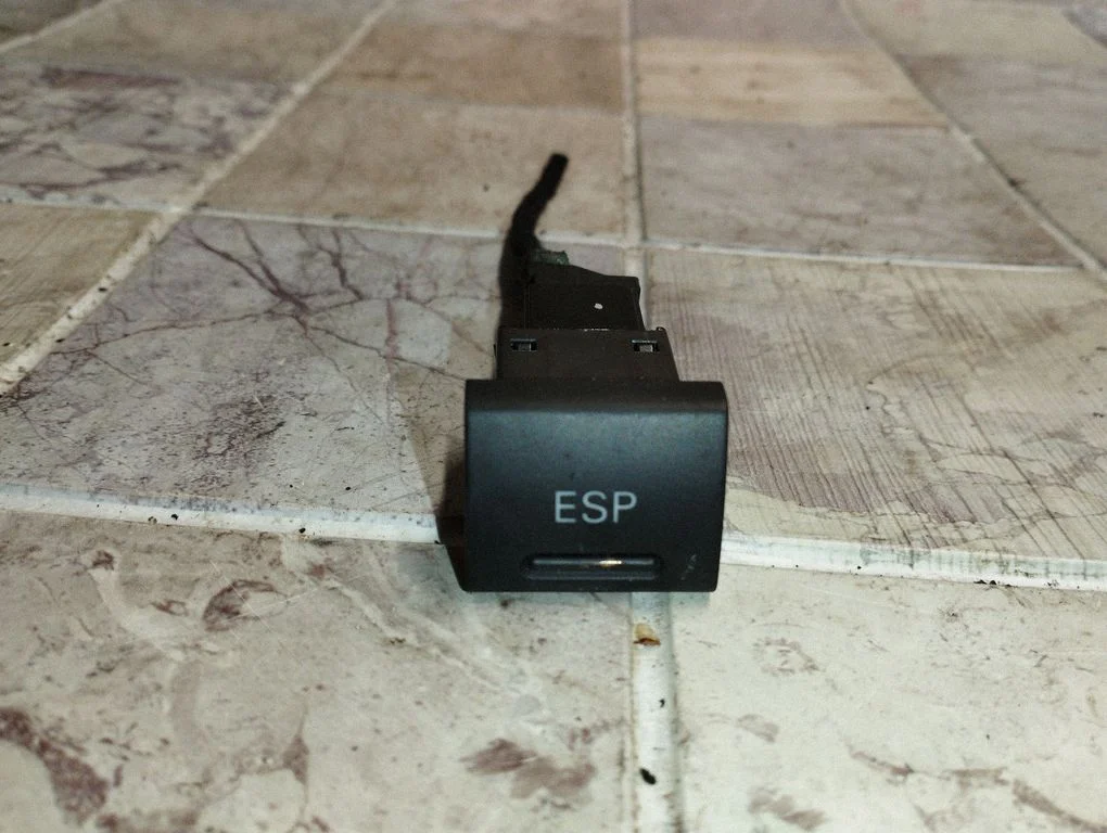 ESP (stabiilsussüsteemi) lüliti 4B0927134A