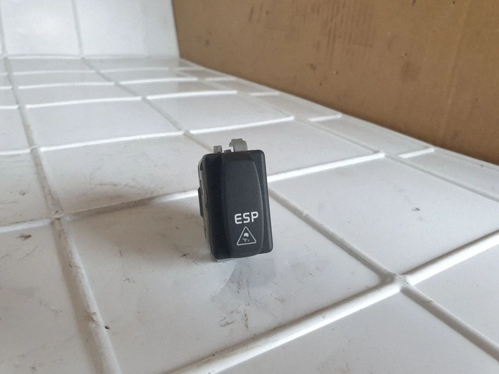 ESP (stabiilsussüsteemi) lüliti 28082