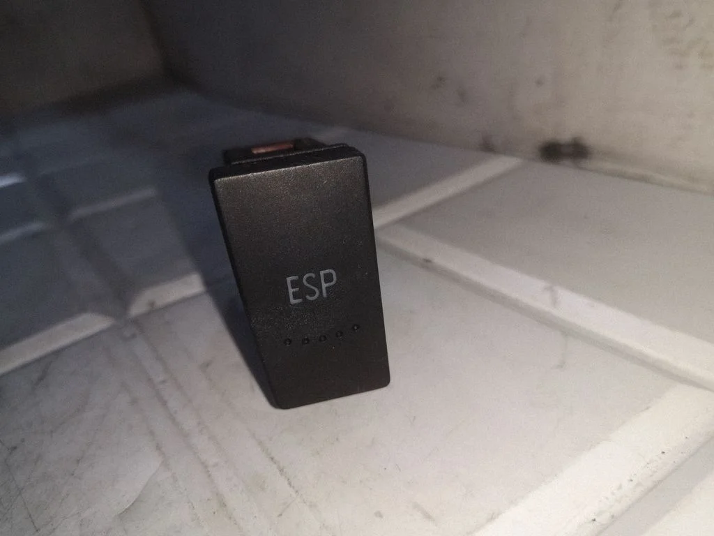 ESP (stabilitātes sistēmas) slēdzis 3B0927134A