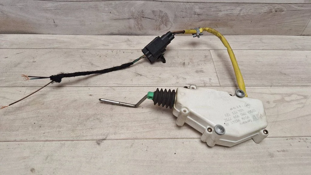 Central locking motor 7M0959775C