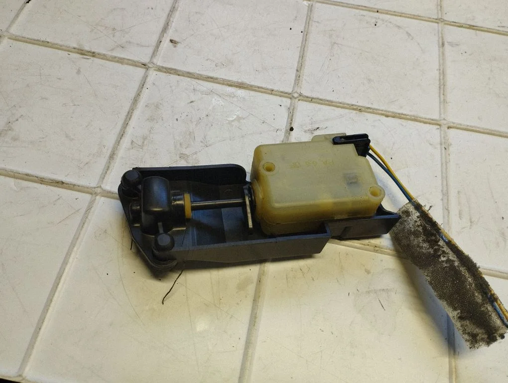 Central locking motor 9483311