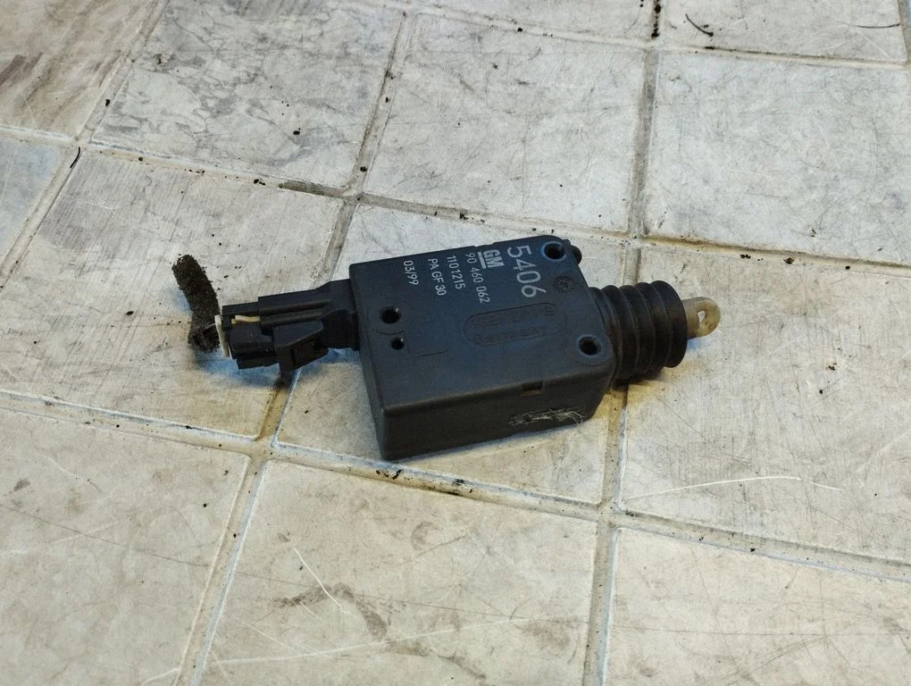 Central locking motor – Opel Vectra B (1996-2002)